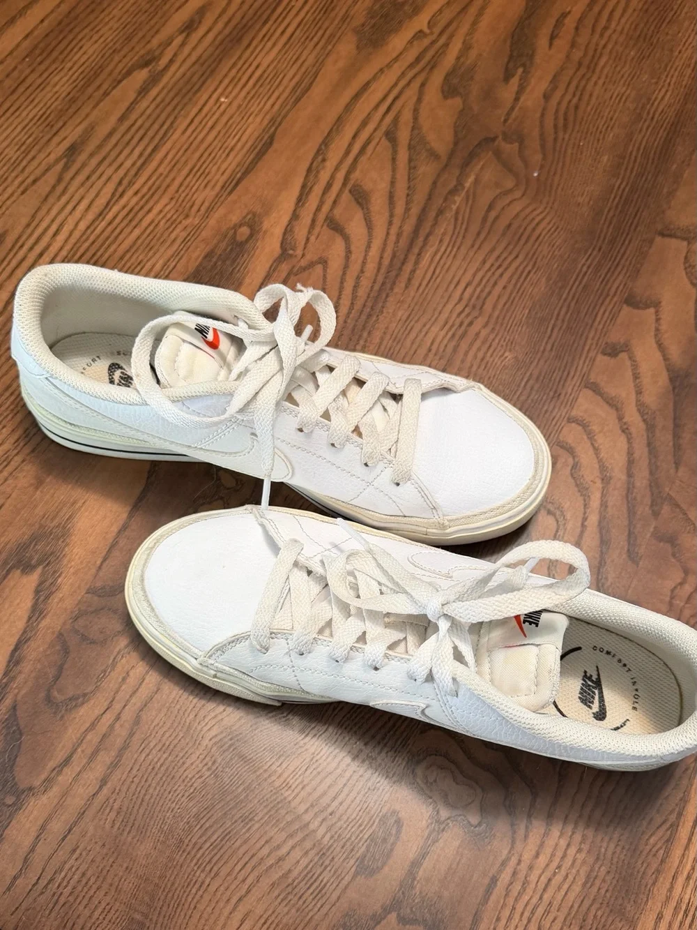 Nike white low